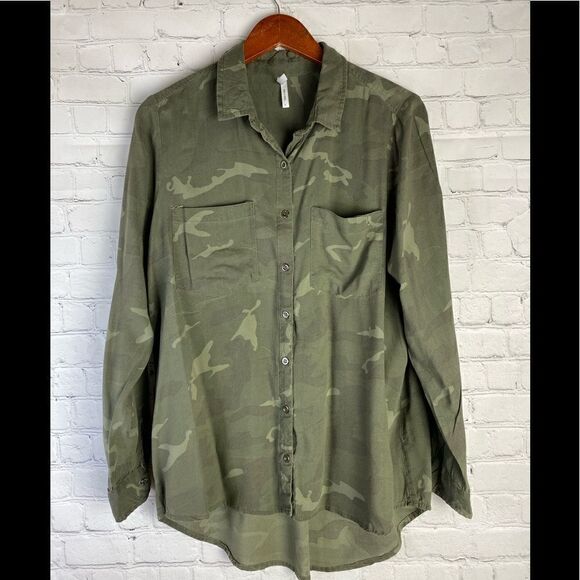 Live For Truth Camouflage Boyfriend Shirt Large - Picture 1 of 10